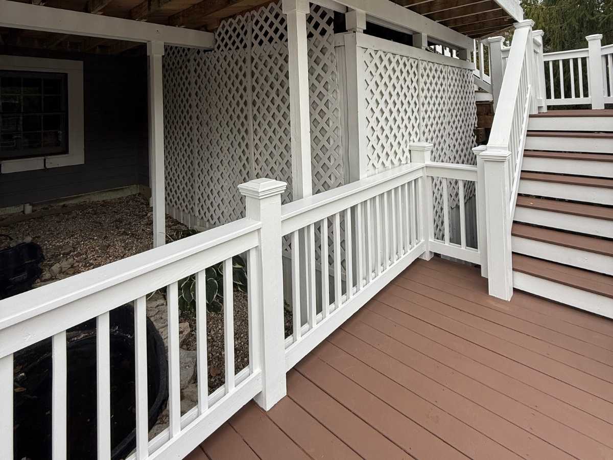finished-deck-stairs-railing-and-lattice
