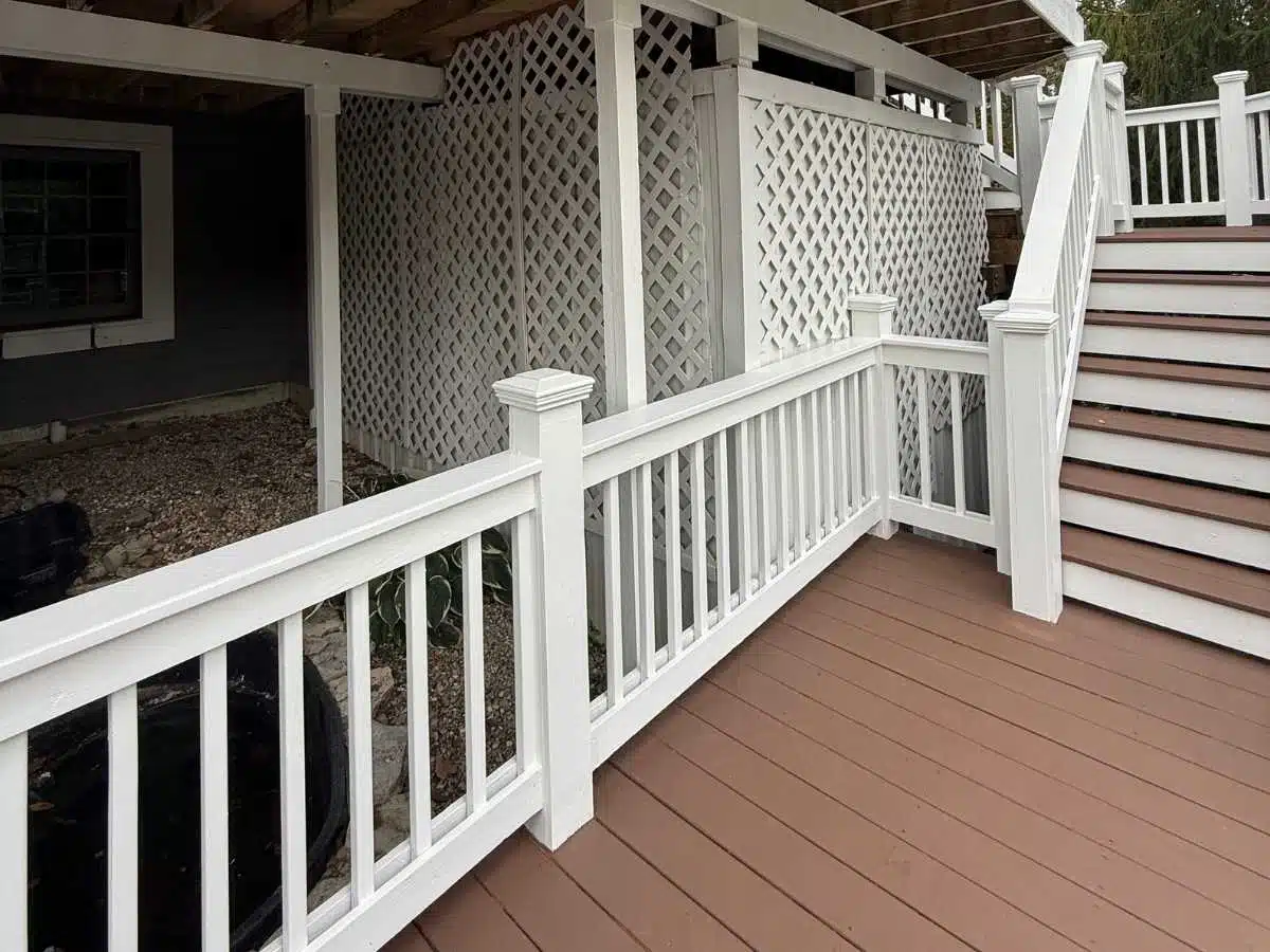 finished-deck-stairs-railing-and-lattice